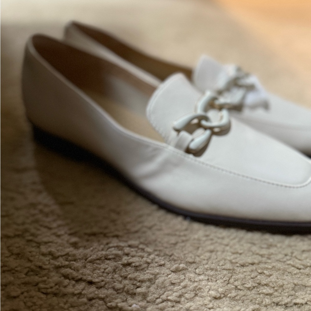 Clark’s Elegant White Loafers with Chain Detail